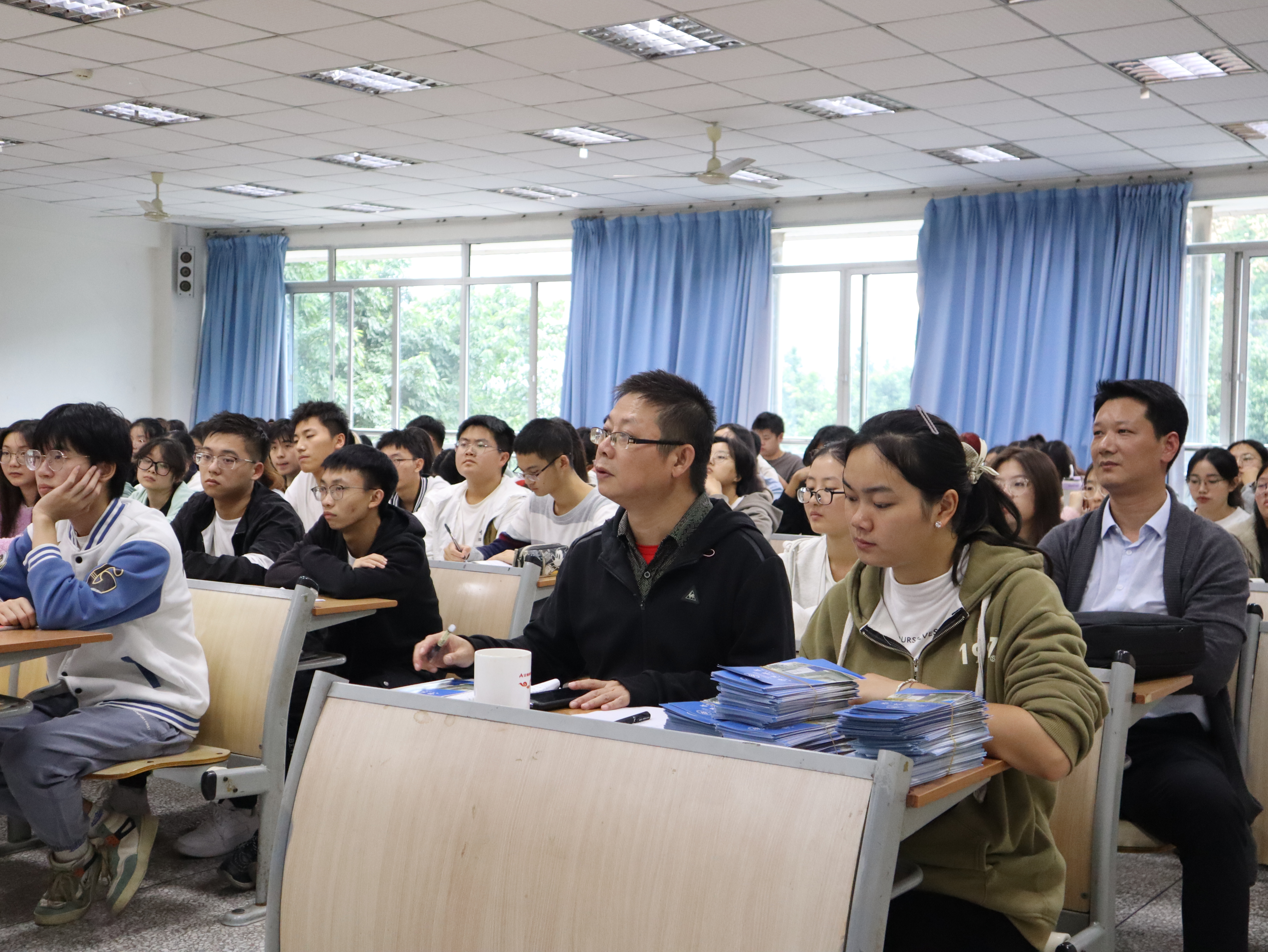 20231025学院员工社区治理宣传、反诈骗讲座圆满成功04.jpg