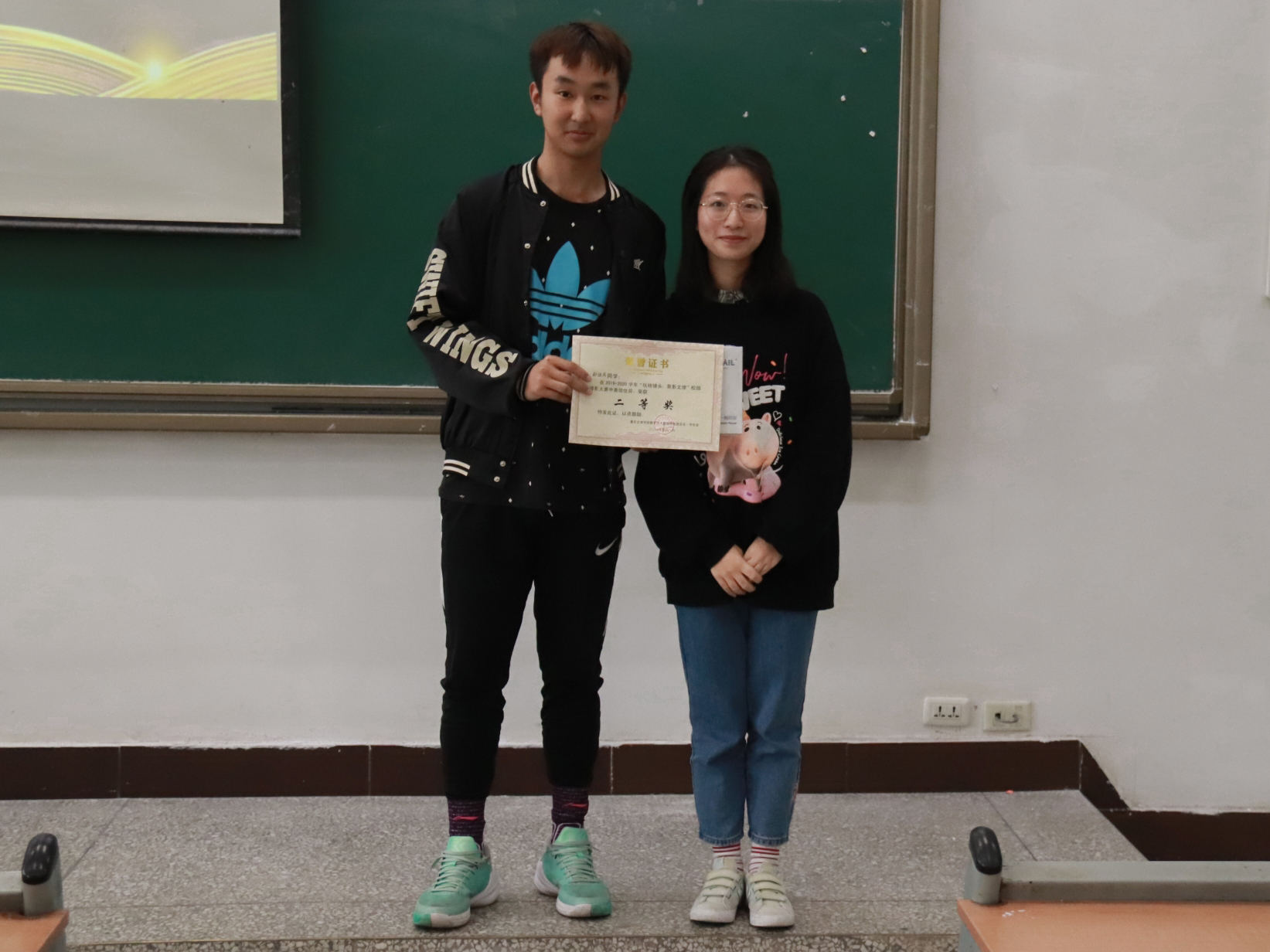 公司摄影大赛颁奖典礼顺利举行1.jpg