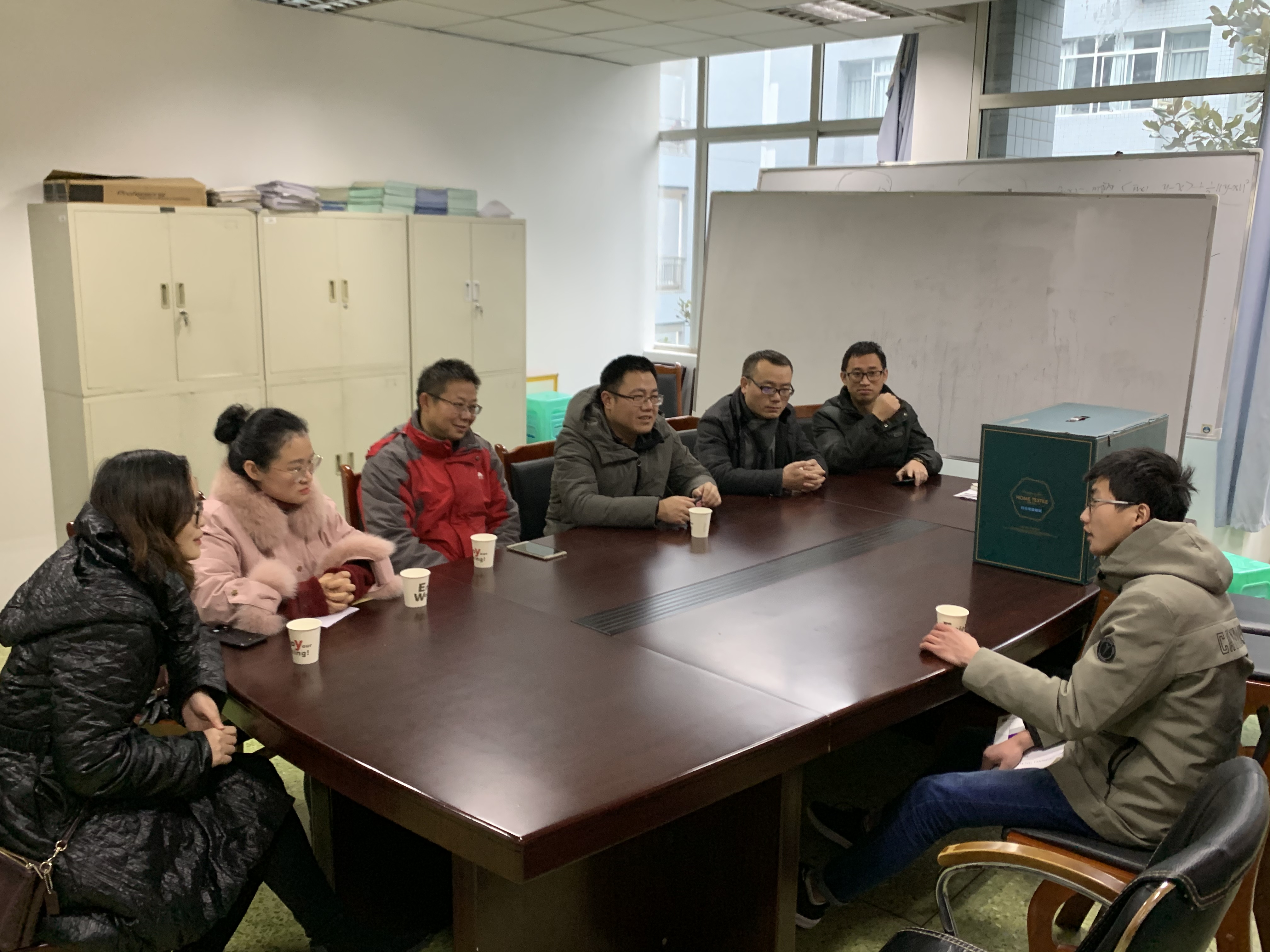 公司组织慰问困难员工1.jpg